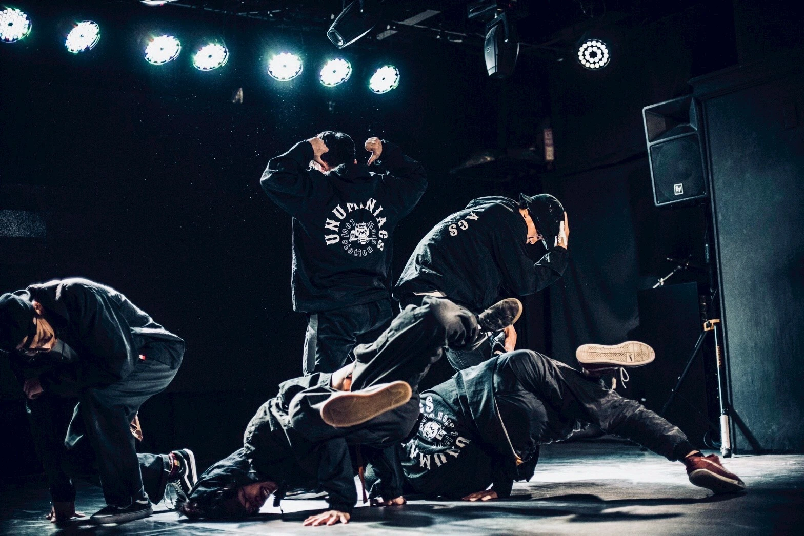 SHOW PERFORMANCE